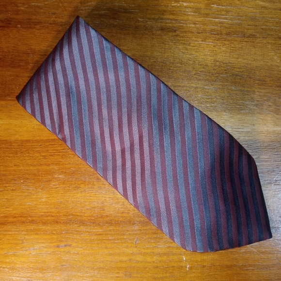 Cravate Hugo Boss En Soie Made In Italy - Occasion - Multicolore - Pour Homme - Élégance Assurée